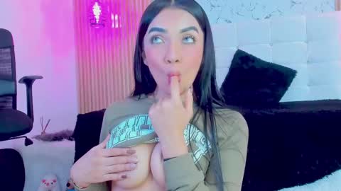 Snapshot of gabrielam_ms chatting on 02.18.25 Gabriela Evans MS online show from 02.18.25