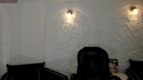 Snapshot of gabriellalee_ chatting on 10.17.25 Gabriella Lee online show from 10.17.25