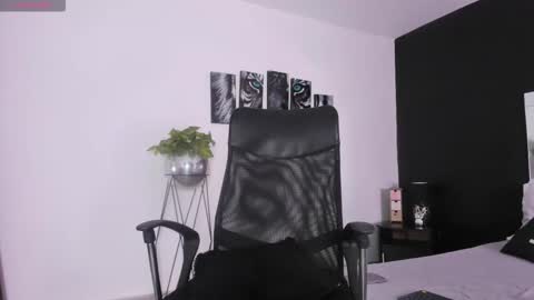 Snapshot of gabriellasmith_ chatting on 10.17.25 Gabriella Antonella online show from 10.17.25