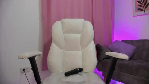 Snapshot of gaby_foox chatting on 04.22.26 gaby online show from 04.22.26