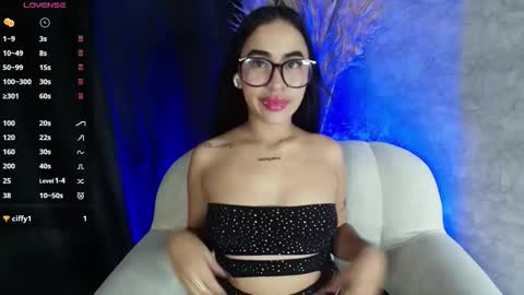          online show from 11.08.25
