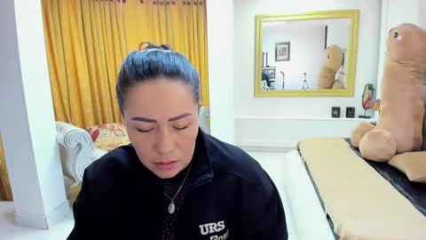 Snapshot of gaby_trent chatting on 10.03.25 gabriela online show from 10.03.25