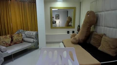 Snapshot of gaby_trent chatting on 10.11.25 gabriela online show from 10.11.25