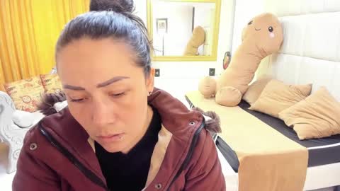 Snapshot of gaby_trent chatting on 10.14.25 gabriela online show from 10.14.25