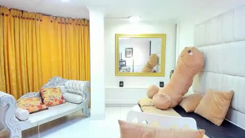 Snapshot of gaby_trent chatting on 10.20.25 gabriela online show from 10.20.25