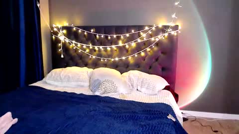 Snapshot of galaxyandromeda chatting on 12.17.25 My name Lou 3 online show from 12.17.25