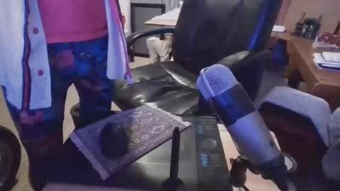 Snapshot of galaxycypher chatting on 10.12.25 skittles online show from 10.12.25