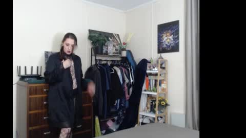 HOT  online show from 11.22.25