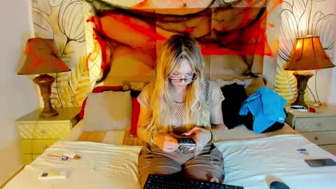 Snapshot of gaticahotts chatting on 10.21.25 melanny villa online show from 10.21.25