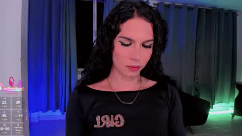 Snapshot of gatitavenecis1 chatting on 05.21.26 Vnecis Marn online show from 05.21.26