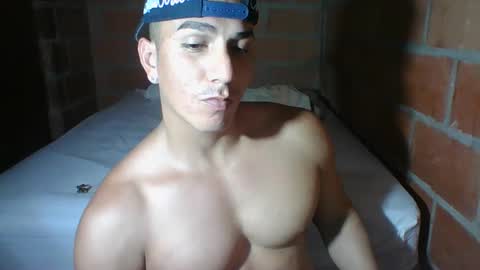 Snapshot of gattitosexy_95 chatting on 09.30.25 gattitosexy_95 online show from 09.30.25