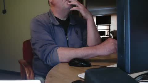 gavineverett3 online show from 10.26.25