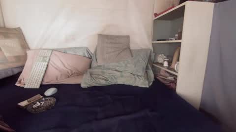 gayrobbin online show from 10.24.25