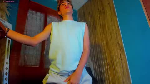 Snapshot of gaze_dream chatting on 12.04.25 HAN online show from 12.04.25