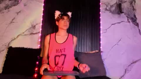 Snapshot of gaze_dream chatting on 12.13.25 HAN online show from 12.13.25