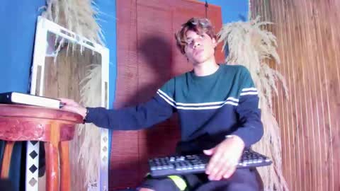 Snapshot of gaze_dream chatting on 12.21.25 HAN online show from 12.21.25