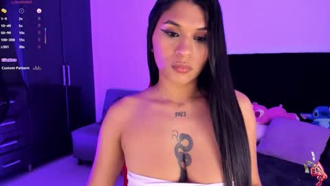 Snapshot of gemma_rose_ chatting on 11.12.25 online show from 11.12.25