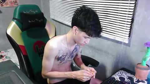 Snapshot of gendo_05 chatting on 09.30.25 GENDO online show from 09.30.25