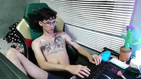 Snapshot of gendo_05 chatting on 10.02.25 GENDO online show from 10.02.25