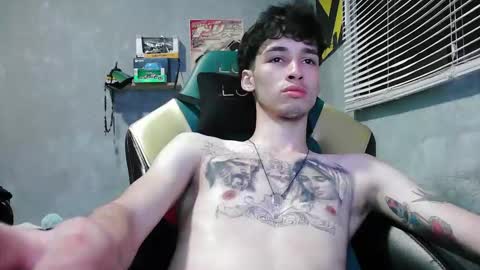 Snapshot of gendo_05 chatting on 10.05.25 GENDO online show from 10.05.25