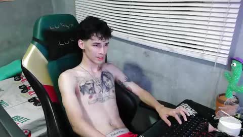 Snapshot of gendo_05 chatting on 10.08.25 GENDO online show from 10.08.25