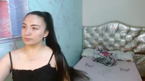 Snapshot of genesis_urrea chatting on 02.25.25 genesis_urrea online show from 02.25.25