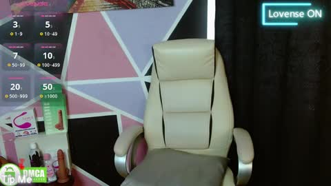 Snapshot of genesis_urrea chatting on 03.12.25 genesis_urrea online show from 03.12.25