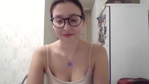 Snapshot of genev__ievee chatting on 11.14.25 genev__ievee online show from 11.14.25