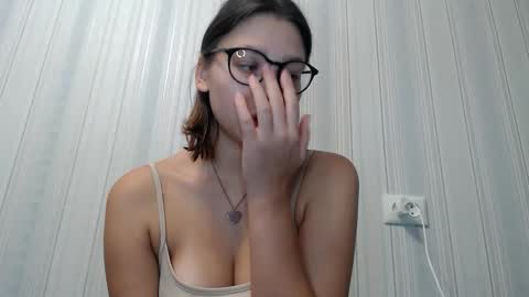 Snapshot of genev__ievee chatting on 11.23.25 genev__ievee online show from 11.23.25