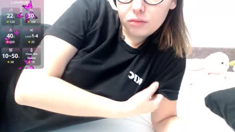 Snapshot of genev__ievee chatting on 01.14.26 genev__ievee online show from 01.14.26