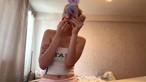 Snapshot of geneviveseay chatting on 09.10.25 Emmi online show from 09.10.25