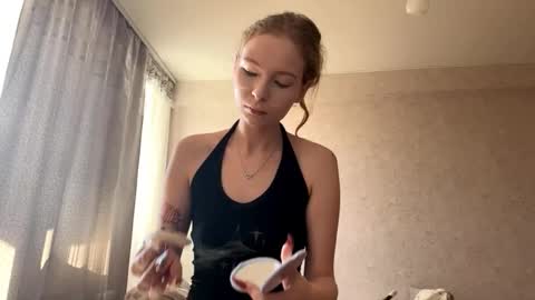 Snapshot of geneviveseay chatting on 09.11.25 Emmi online show from 09.11.25