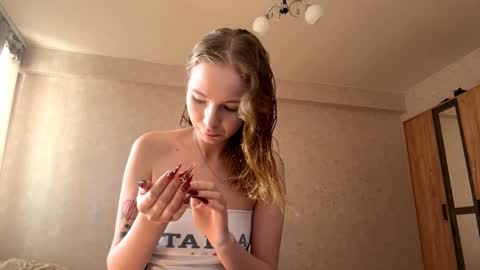 Snapshot of geneviveseay chatting on 09.13.25 Emmi online show from 09.13.25