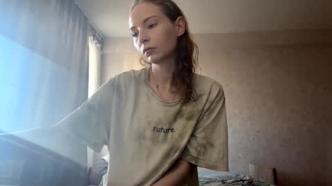 Snapshot of geneviveseay chatting on 09.22.25 Emmi online show from 09.22.25