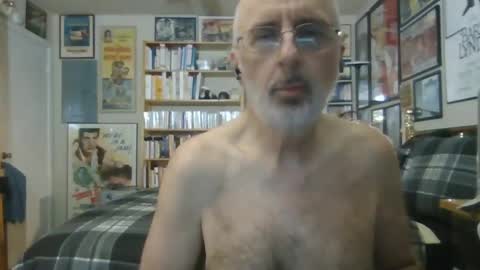 Snapshot of gentcallr chatting on 12.31.24 Steve online show from 12.31.24