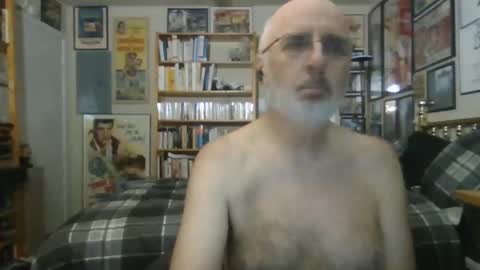 Snapshot of gentcallr chatting on 10.22.25 Steve online show from 10.22.25