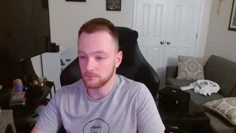 Snapshot of genuinedge chatting on 10.18.25 genuinedge online show from 10.18.25