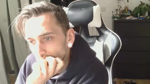 Snapshot of georgek0011 chatting on 04.04.26 georgek0011 online show from 04.04.26