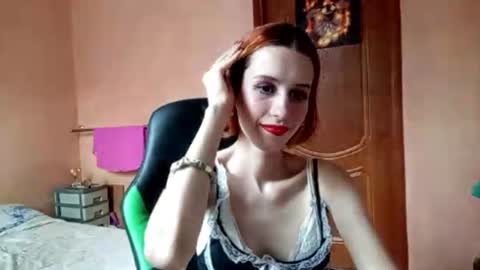 Snapshot of georgianahaeussler chatting on 06.16.26 Ellie online show from 06.16.26