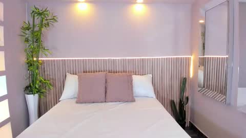 Snapshot of georginareyes chatting on 12.13.25 GeorginaReyes online show from 12.13.25