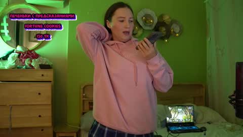 Snapshot of gessifossa chatting on 10.16.25 Anna online show from 10.16.25