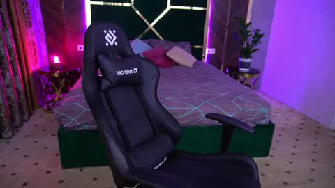 Ur Foxie online show from 12.15.24