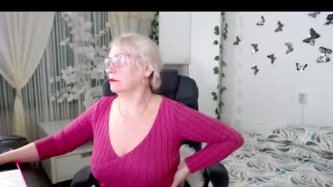 Snapshot of ghertrudequeen chatting on 04.28.26 Ghertrudequeen online show from 04.28.26