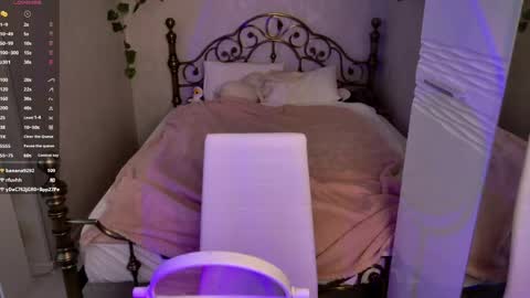 Snapshot of ghost_girlyy chatting on 04.18.26 violeta online show from 04.18.26