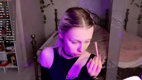 Snapshot of ghost_girlyy chatting on 05.17.26 violeta online show from 05.17.26