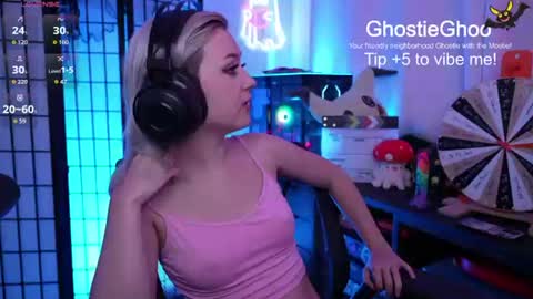 Snapshot of ghostieghoo chatting on 06.12.26 Ghostie online show from 06.12.26