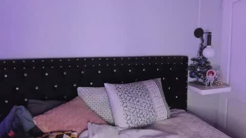 Snapshot of ghosty_doll chatting on 12.17.25 Allison online show from 12.17.25