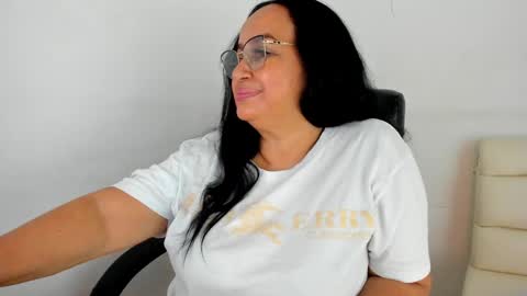 Snapshot of gia_nahomi chatting on 01.04.25 nahomi online show from 01.04.25