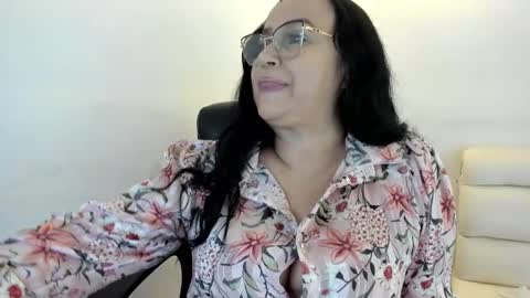 Snapshot of gia_nahomi chatting on 01.05.25 nahomi online show from 01.05.25