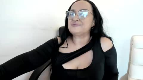Snapshot of gia_nahomi chatting on 01.12.25 nahomi online show from 01.12.25